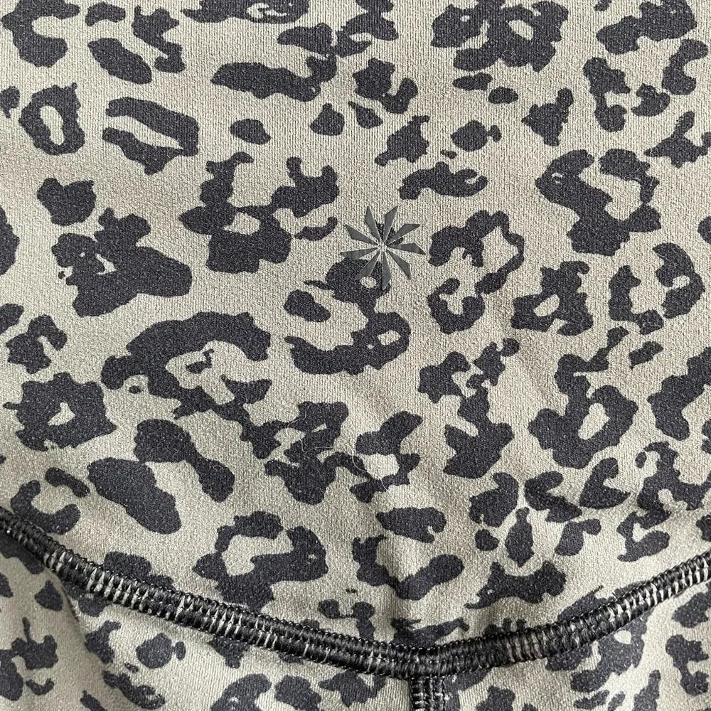 Athleta Leopard Elation Ultra High Rise Tight in Anthracite Gray - Picture 10 of 12